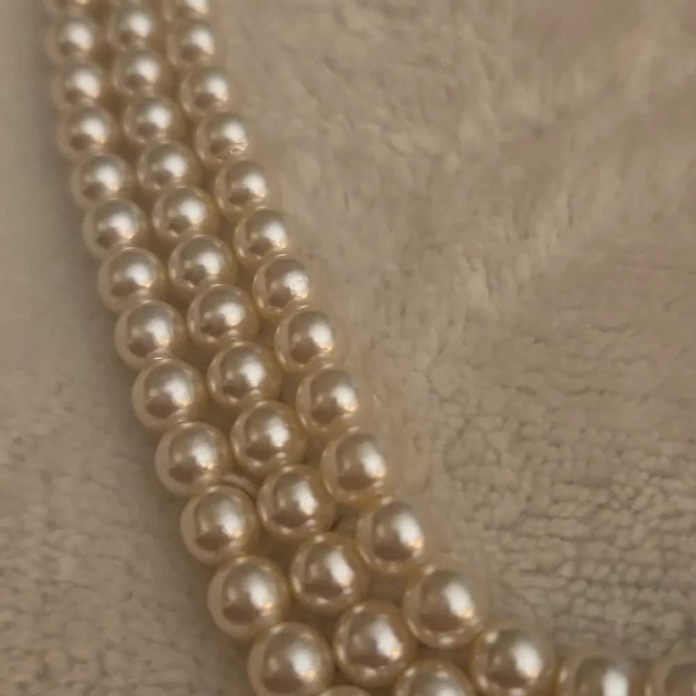 Vintage Triple Strand Layered Acrylic Pearl Formal Bridal Necklace